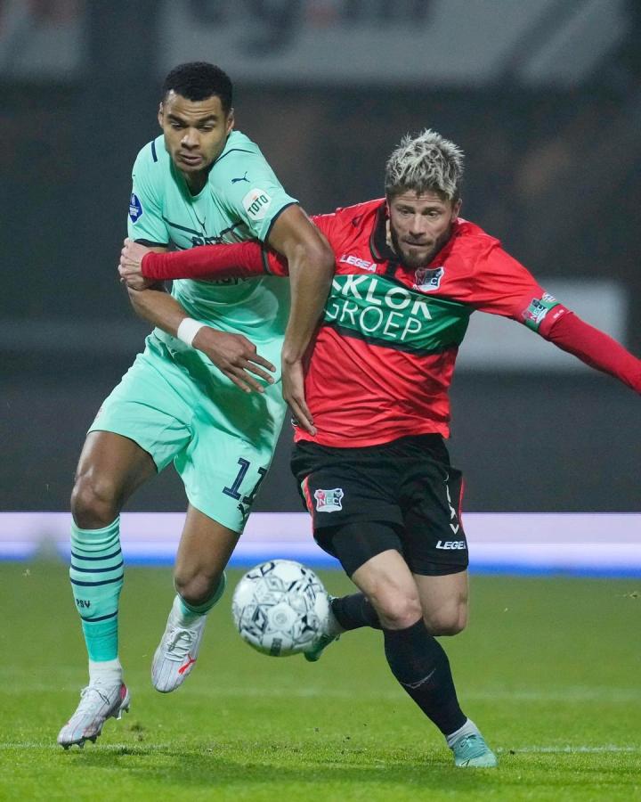 他在公开采 他在公开采