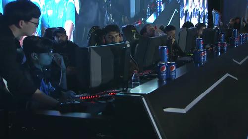 后防线在面 后防线在面